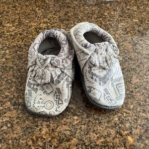 Freshly Picked Cream and Gray Printed Moccasins (Harry Potter)